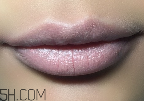 口紅到底應(yīng)該怎么涂？吻唇妝具體畫法