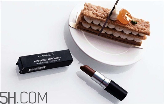 秋冬適合涂什么顏色的口紅？怎么涂口紅持久不掉色？