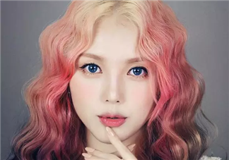 今年秋冬最流行的唇妝 反咬唇妝怎么畫(huà)