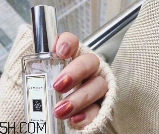 美甲涂什么顏色好看？2018冬天最美的韓式美甲