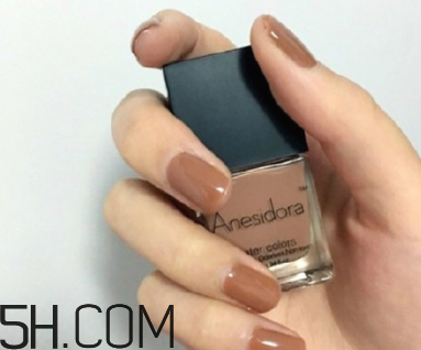 什么牌子指甲油好用？2018清新美甲圖片最新款