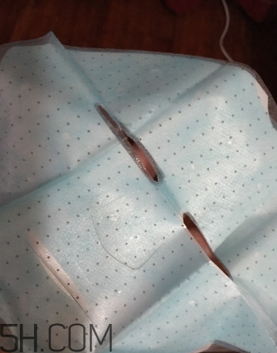 美膚寶面膜有熒光劑嗎？美膚寶面膜測評