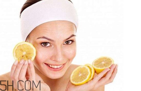 檸檬水可以祛痘嗎？祛痘可以用檸檬水嗎？