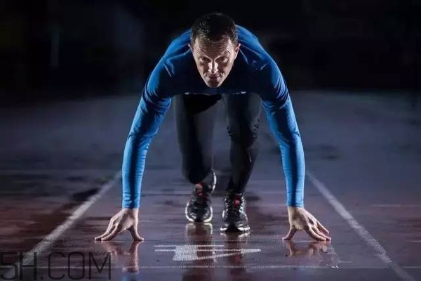 夜跑減肥的正確方法有哪些？冬天夜跑應(yīng)該怎么跑才能減肥？