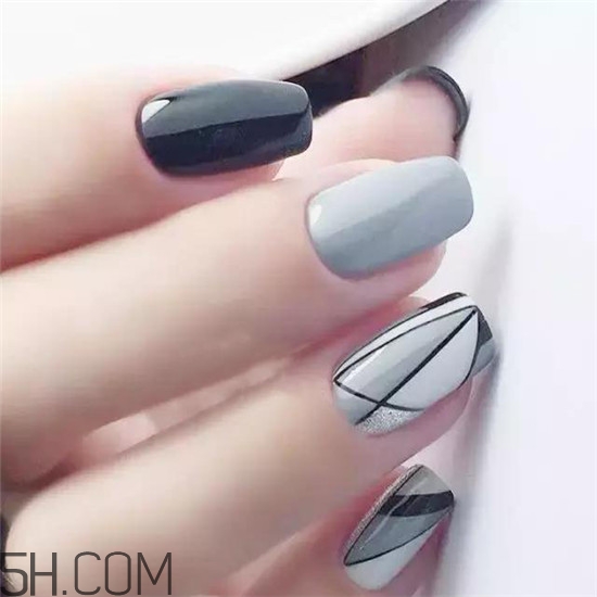 2018初春美甲新款式 簡(jiǎn)單美甲diy星空美甲教程