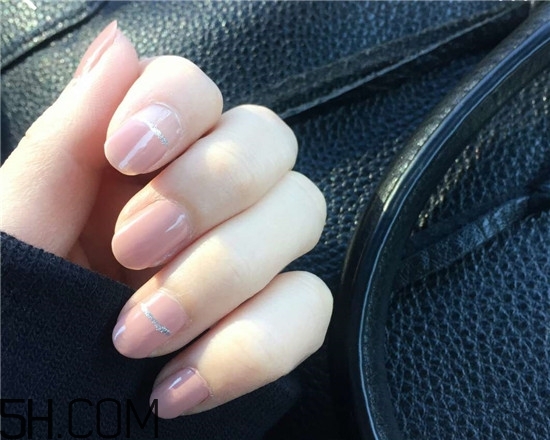 什么牌子指甲油好用？2018清新美甲圖片最新款