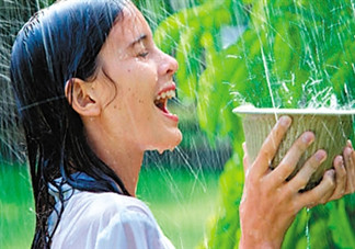 淋雨后要洗澡嗎？淋雨后不洗澡會(huì)怎么樣？