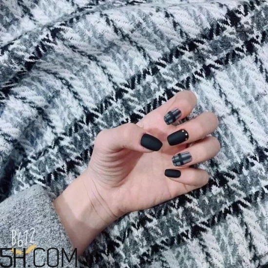 美甲涂什么顏色好看？2018冬天最美的韓式美甲