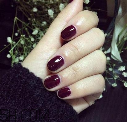 指甲軟是怎么回事？冬季美甲什么顏色好看？