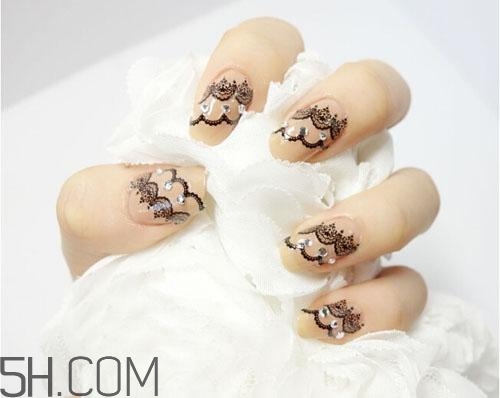 手指粗做什么美甲好看？蕾絲美甲怎么做教程圖解