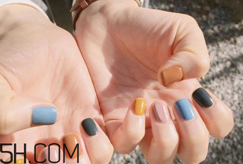 美甲涂什么顏色好看？2018冬天最美的韓式美甲