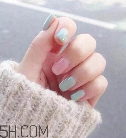 指甲軟是怎么回事？冬季美甲什么顏色好看？