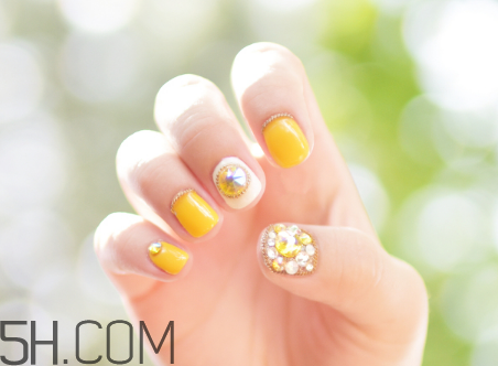 貼片美甲可以長(zhǎng)期做嗎？暖色系美甲新款式