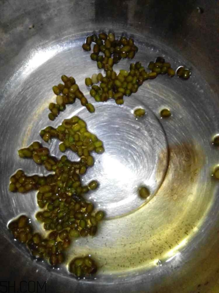 綠豆糕和香蕉能一起吃嗎？吃了綠豆糕還能吃香蕉嗎？