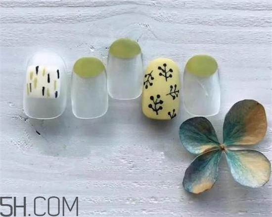 2018日式小清新美甲最新款 冬季美甲圖片2018新款式 2018日式小清新美甲最新款 冬季美甲圖片2018新款式