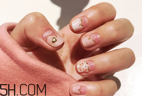 什么牌子指甲油好用？2018清新美甲圖片最新款