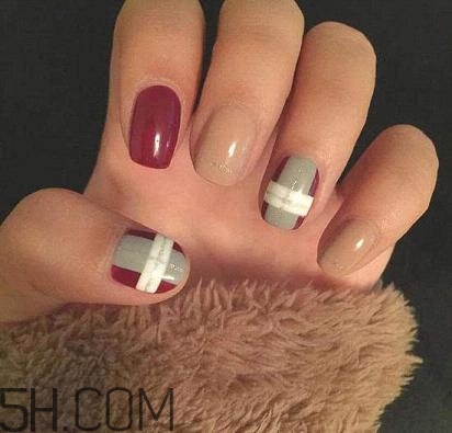 指甲軟是怎么回事？冬季美甲什么顏色好看？