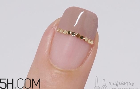 什么牌子指甲油好用？2018清新美甲圖片最新款