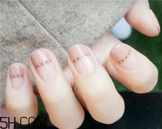 什么牌子指甲油好用？2018清新美甲圖片最新款