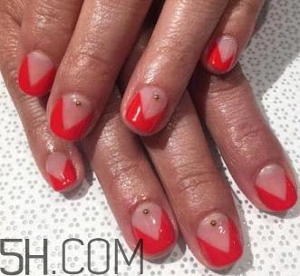 指甲軟是怎么回事？冬季美甲什么顏色好看？