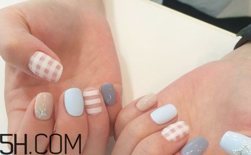 美甲涂什么顏色好看？2018冬天最美的韓式美甲