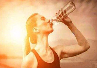 夜跑能喝水嗎？夜跑多久以后才能喝水？