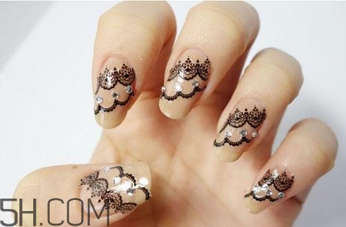 手指粗做什么美甲好看？蕾絲美甲怎么做教程圖解