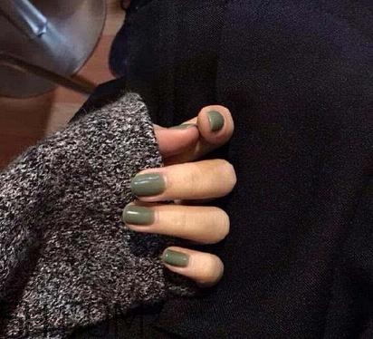 指甲軟是怎么回事？冬季美甲什么顏色好看？