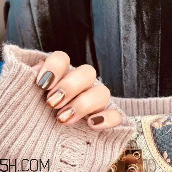 美甲涂什么顏色好看？2018冬天最美的韓式美甲