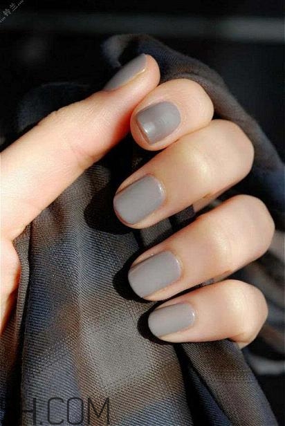 指甲軟是怎么回事？冬季美甲什么顏色好看？