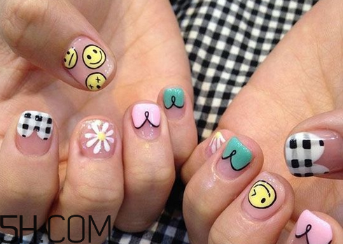 美甲涂什么顏色好看？2018冬天最美的韓式美甲