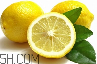 用檸檬水洗臉可以嗎？檸檬水洗臉的功效是什么呢？