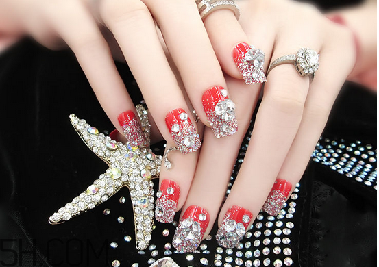 貼片美甲可以長(zhǎng)期做嗎？暖色系美甲新款式