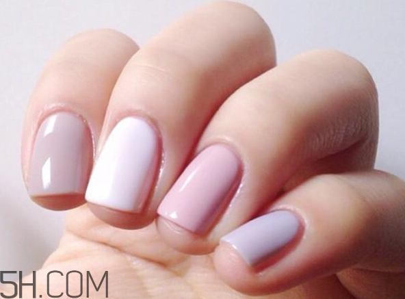 冬天美甲適合什么顏色？純色美甲跳色款式搭配圖