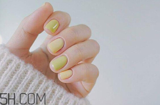 冬天美甲適合什么顏色？純色美甲跳色款式搭配圖