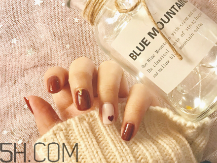 秋冬必備的焦糖色美甲圖片最新款 韓國(guó)最新秋冬美甲圖片