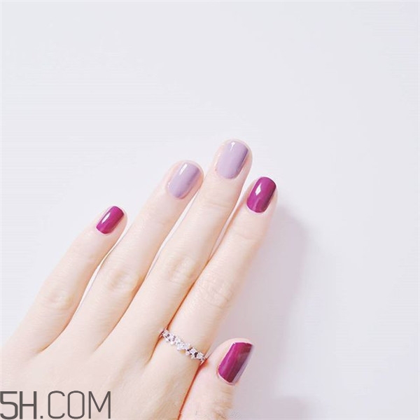 冬天美甲適合什么顏色？純色美甲跳色款式搭配圖