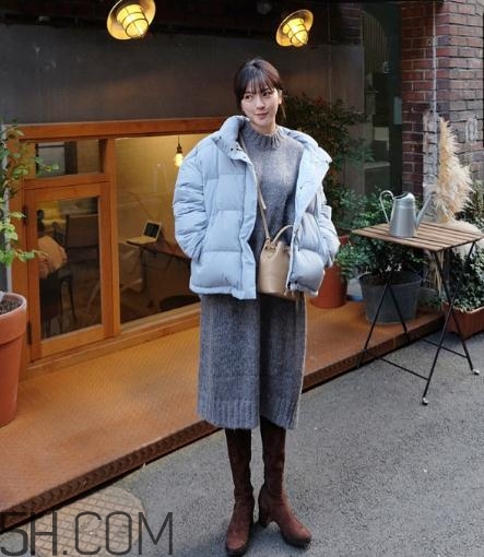 藍(lán)色棉襖配什么褲子？藍(lán)色棉服搭配褲子圖片