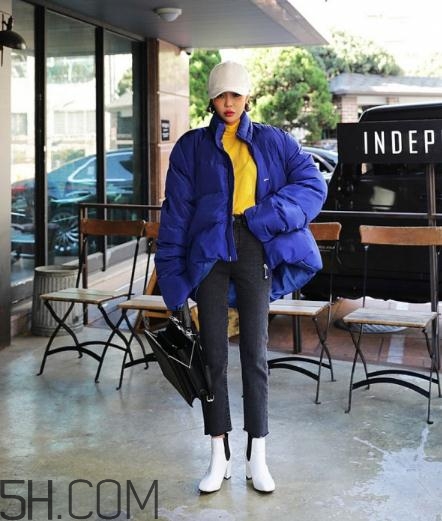 藍(lán)色棉襖配什么褲子？藍(lán)色棉服搭配褲子圖片