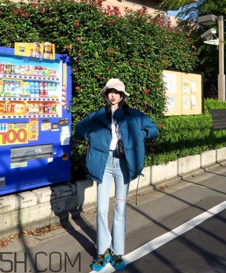 藍(lán)色棉襖配什么褲子？藍(lán)色棉服搭配褲子圖片