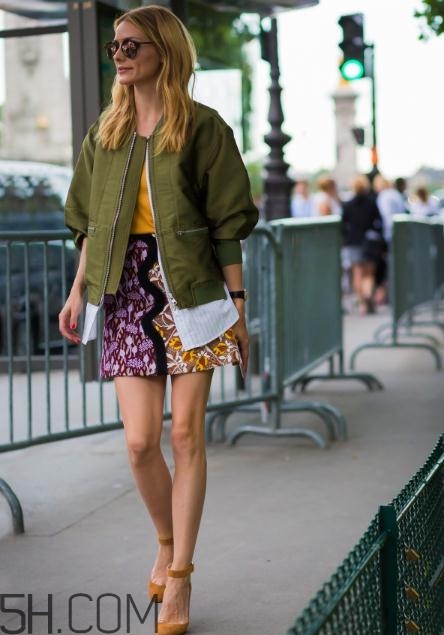 綠色飛行夾克怎么搭配？綠色飛行員夾克搭配女