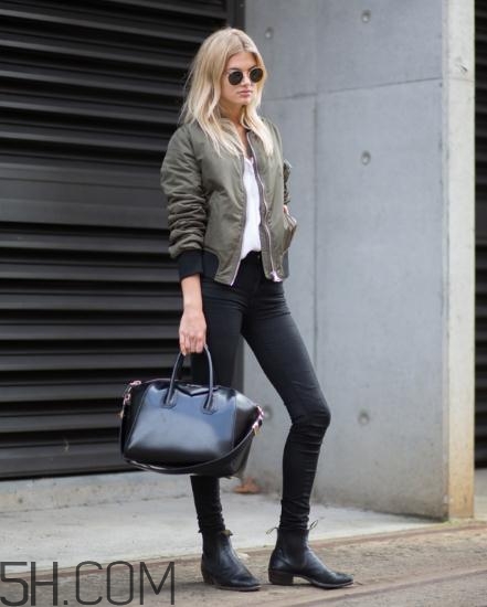 綠色飛行夾克怎么搭配？綠色飛行員夾克搭配女