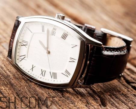 手表可以戴著睡覺(jué)嗎？防水手表能戴著洗澡嗎？