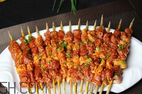 一斤羊肉能穿多少串 羊肉串怎么看熟不熟 一斤羊肉能穿多少串 羊肉串怎么看熟不熟