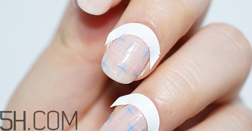 美甲店是怎么做指甲的？毛呢格子美甲教程圖解