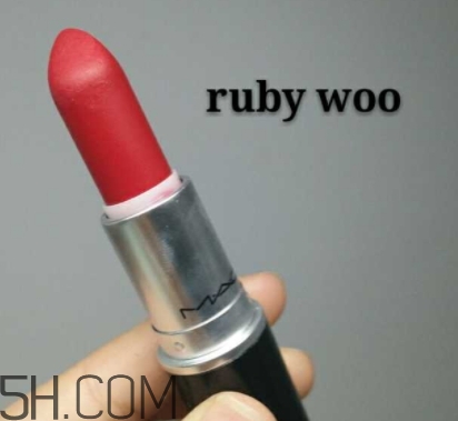 mac russian red和ruby woo哪個好看_試色對比 mac russian red和ruby woo哪個好看_試色對比