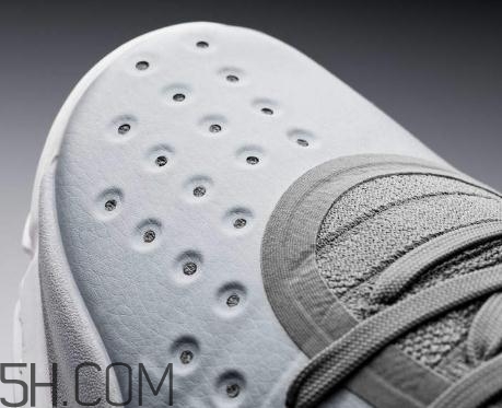 under armour curry 4 more buckets發(fā)售時(shí)間_多少錢(qián)？