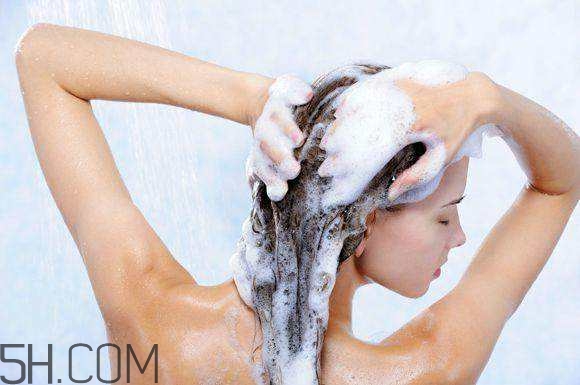 冷水洗頭頭痛怎么辦？冷水洗頭有什么危害？