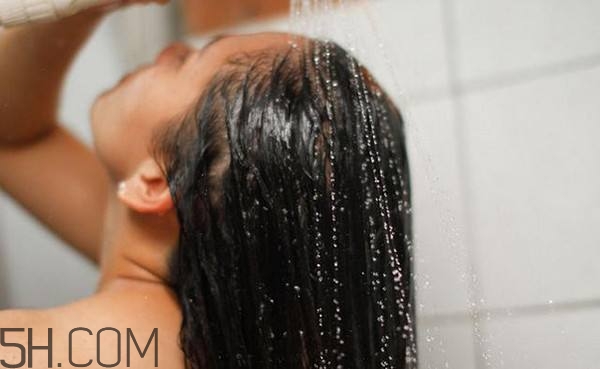 冷水洗頭頭痛怎么辦？冷水洗頭有什么危害？