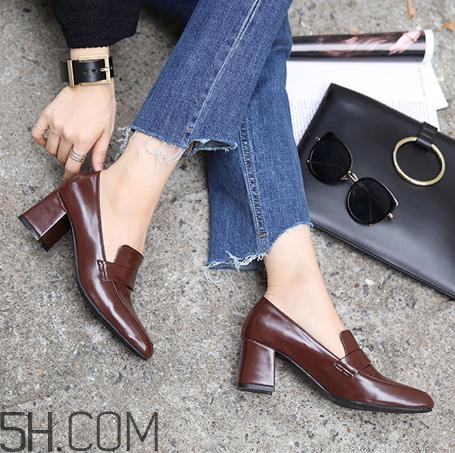 棕色皮鞋用什么顏色鞋油？棕色皮鞋怎么擦才能亮？